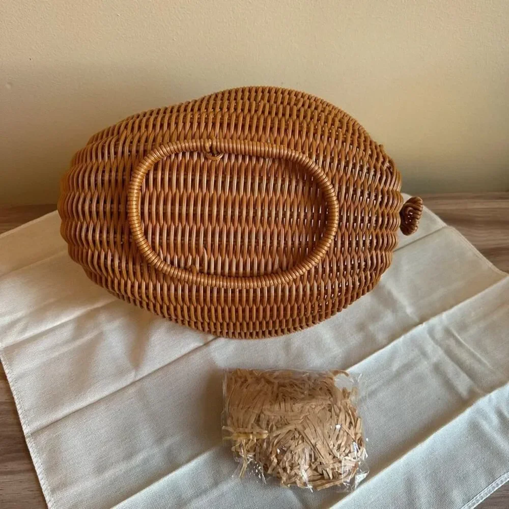 Rattan Deer Basket Reindeer Thanksgiving Holiday Gift Basket celebration decor